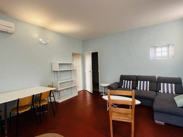 Appartement meublé proche de la Place de la Mairie avec terrasse