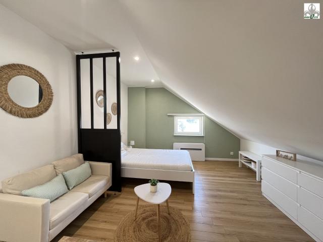 Appartement meublé rénové avec place de parking