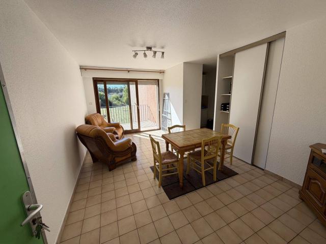 Appartement meublé T2 1er étage BEAUREPAIRE