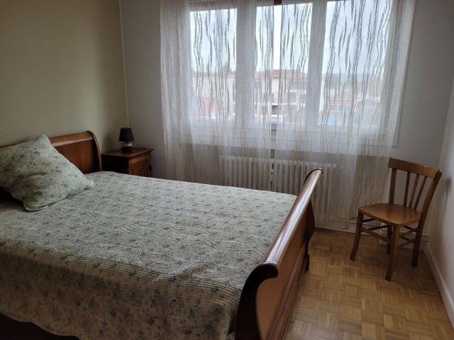 Appartement meublé traversant très lumineux plein centre