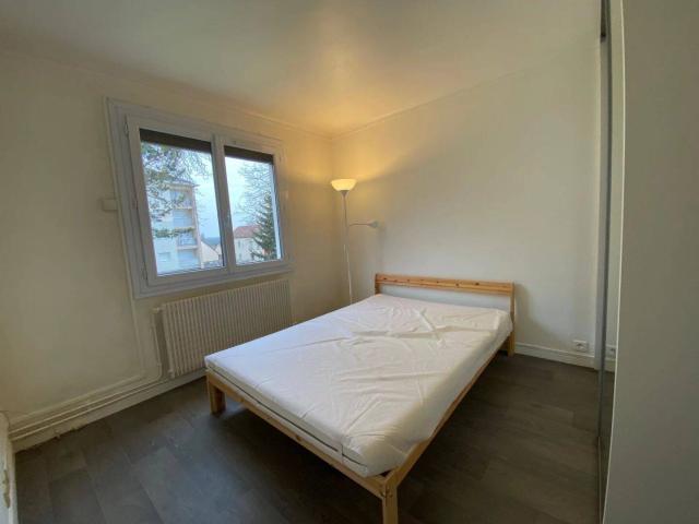 APPARTEMENT MEUBLÉ TYPE F2 1er ETAGE EGLY CENTRE