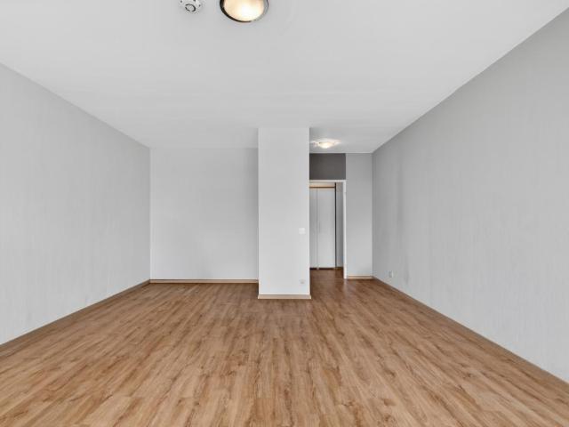 Appartement mit Ausblick: 1 Zimmerwohnung mit Balkon, Küche und Stellplatz