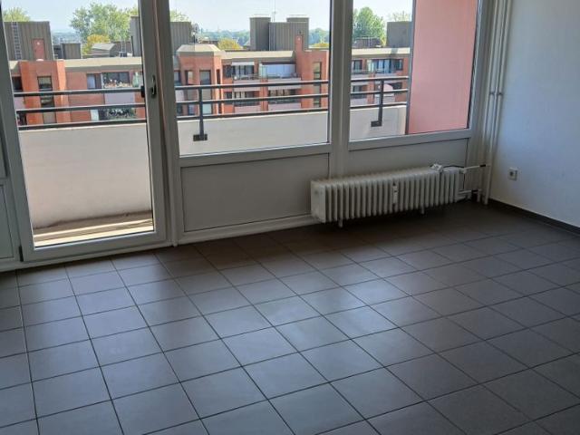 Appartement mit Südbalkon und Junggesellenküche im Rheinparkcenter