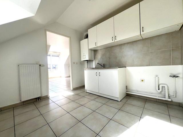 APPARTEMENT MONTIGNY LE BRETONNEUX 2 pièces 40m2 + Surface