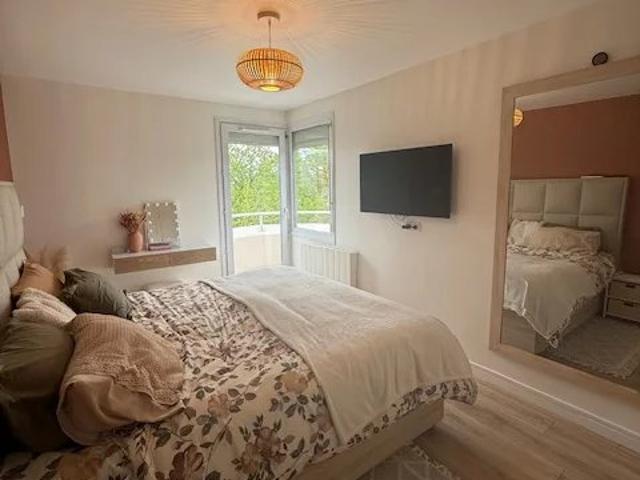 APPARTEMENT / Montigny le Bretonneux * 380 000 euros 4 pièces* 3