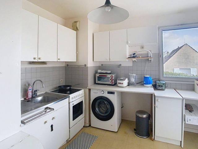 Appartement Montigny le bretonneux 4 pièces de 90 m2 nu Sourd