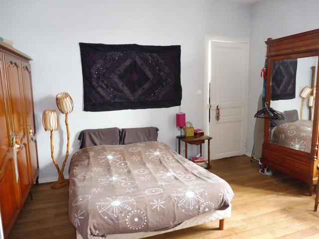 APPARTEMENT MONTREVAULT 5 pièce s 119 m2