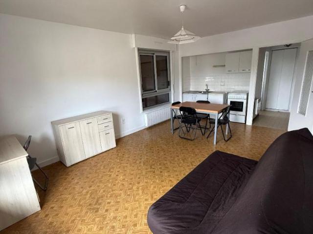 Appartement Montreal La Cluse 1 pièce s 28.62 m2