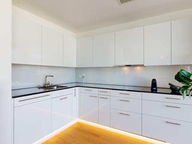 Appartement moderne de 2,5 pièces avec balcon à Port