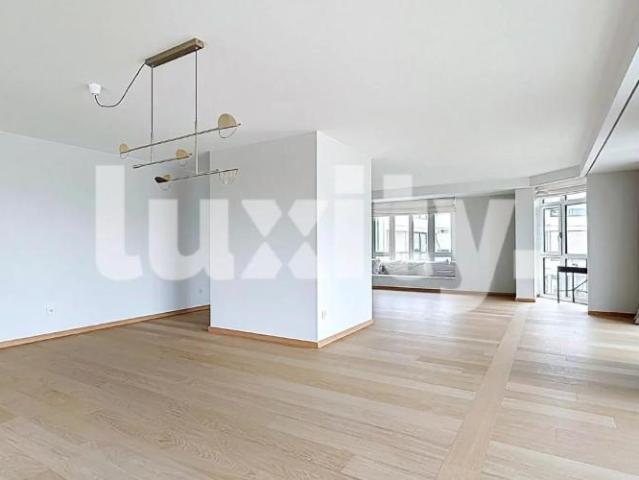 Appartement moderne vue lac