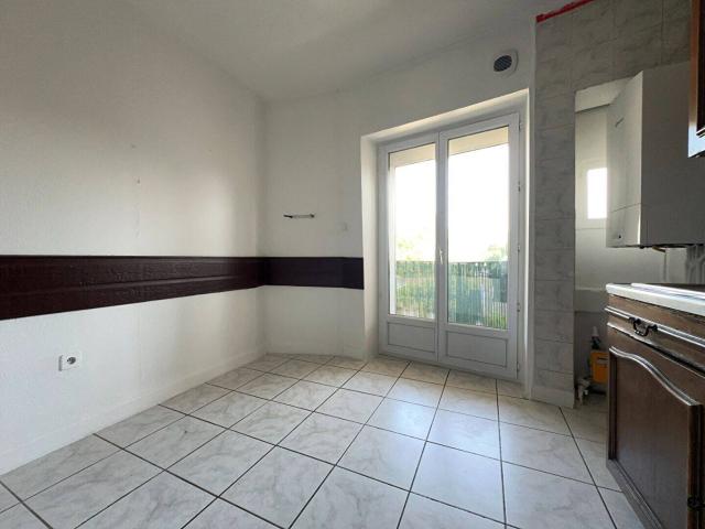 Appartement Moirans 4 pièce s 86 m2 690 € HC