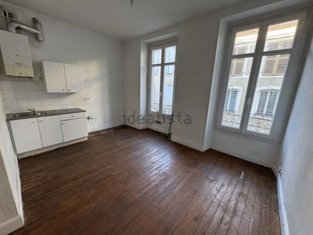 Appartement, Nay
