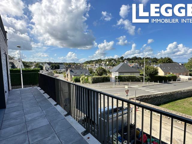 APPARTEMENT NEUF au 1er ET. vue port de plaisance 3 CHAMBRES 97 m² Balcon 2 places de parking sous sol