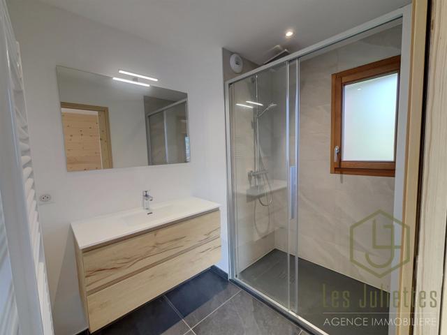 Appartement Neuf En Duplex Essert Romand Proche Morzine / Po. 116m² Essert Romand