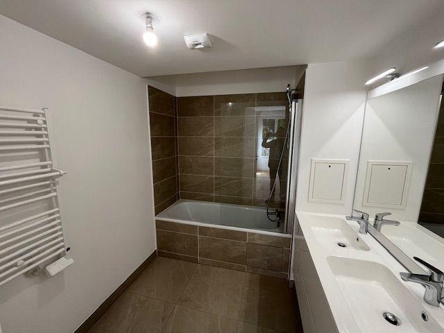 Appartement neuf 5 pièces à louer