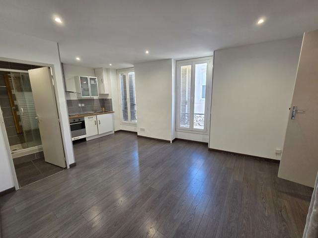 Appartement Nimes 1 pièce s 23.76 m2