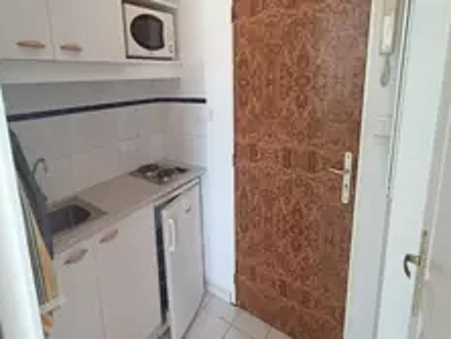 Appartement Nîmes Maison carrée, Location appartement 1 pièce 17 m²