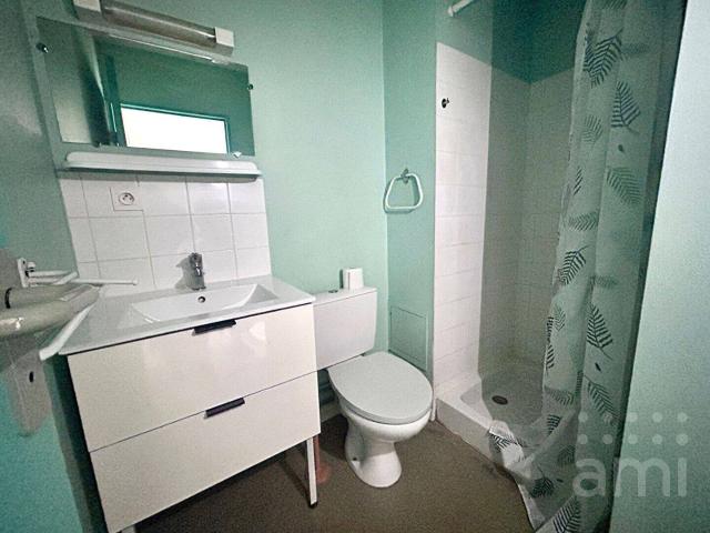 Appartement Niort 1 pièce s 22.80 m2