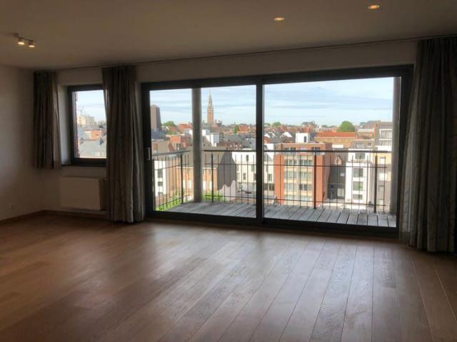 Appartement op wandelafstand van station, met ruim terras