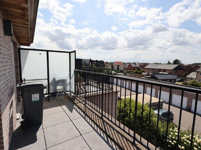 Appartement op de tweede verdieping achteraan met 1 slaapkamer, terras, autostaanplaats en lift in het gebouw