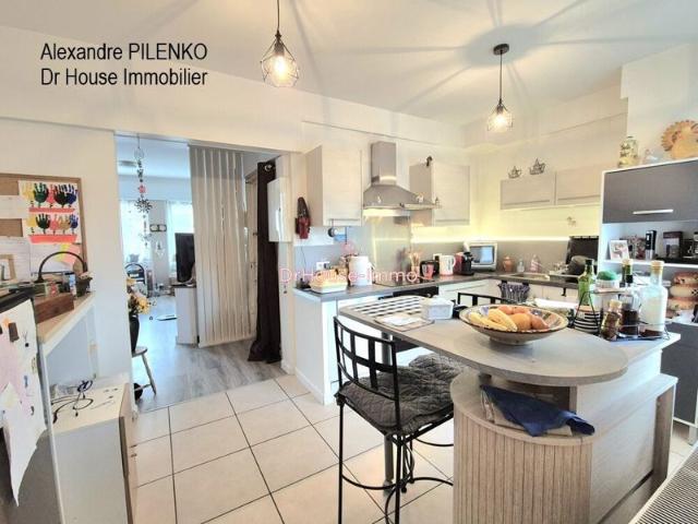 Appartement ou local professionnel 100m2 entré privative cave grenier