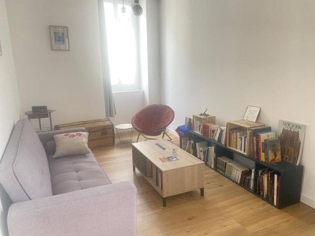 APPARTEMENT P2 MEUBLE NIMES