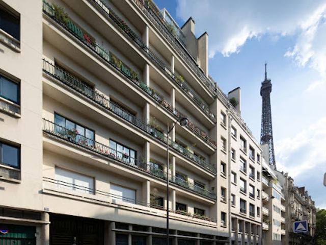 Appartement Paris 7ème 3 pièces Histoire & Patrimoine Un dernier étage face aux icônes parisiennes