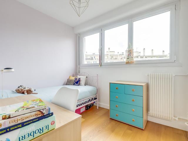 Appartement 2/3 pièces en étage élevé à vendre à Paris 15e