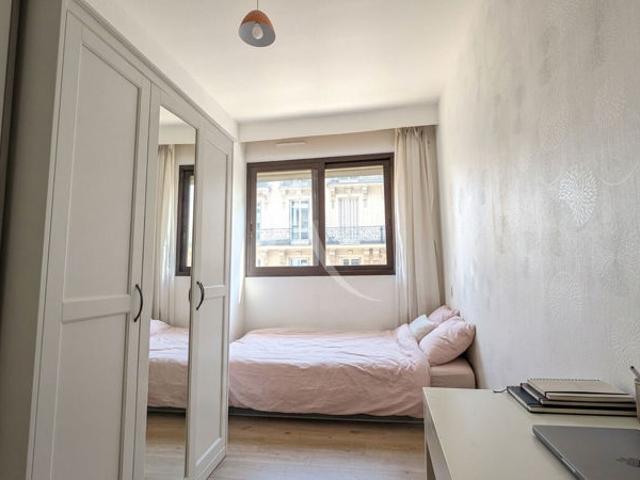 Appartement Paris 2 pièces à deux pas de la prestigieuse Avenue des Champs Élysées