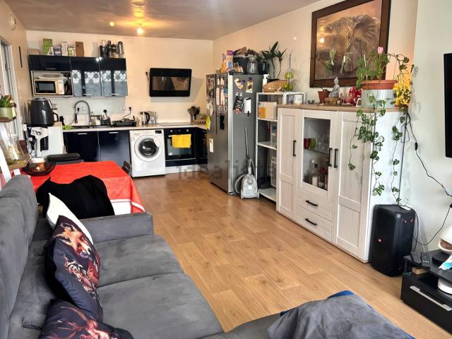 Appartement, Persan
