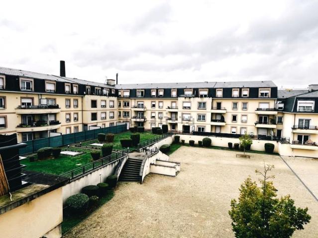 Appartement, Persan