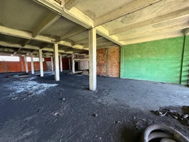 APPARTEMENT PLATEAU A AMENAGER T5 EN RDC REPLONGES