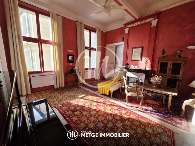 Appartement Place du Marché aux Fleurs — 97 m2, vue dégagée. 105m² Montpellier