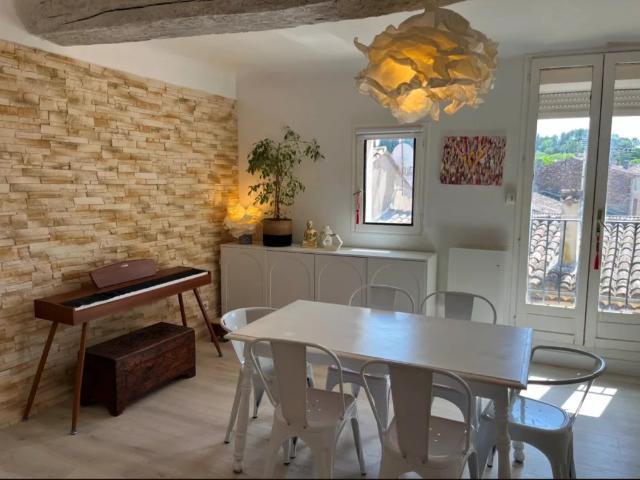 Appartement plain pied entièrement rénové