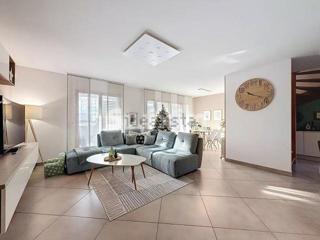 Appartement, Prévessin Moëns