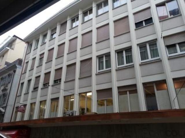 Appartement rafraîchi de 2 pièces, 2ème étage, env. 64 m2