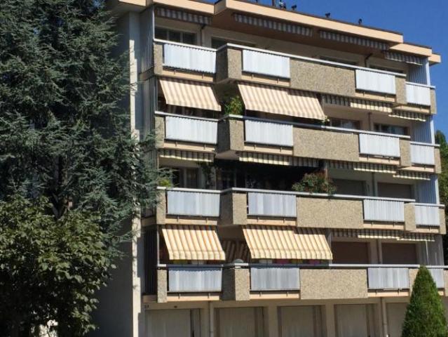 Appartement rafraîchi de 4.5 pièces, rez de chaussée, env. 92 m2