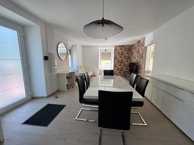 Appartement Rdc Atypique Renove 3 Pieces Parking Prive Selon. 75m² Seloncourt