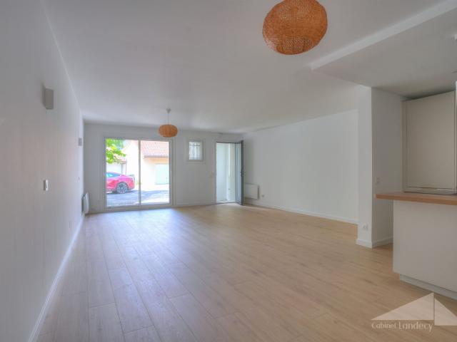 Appartement rénové 3 pièces à vendre Chevry 88m² Chevry