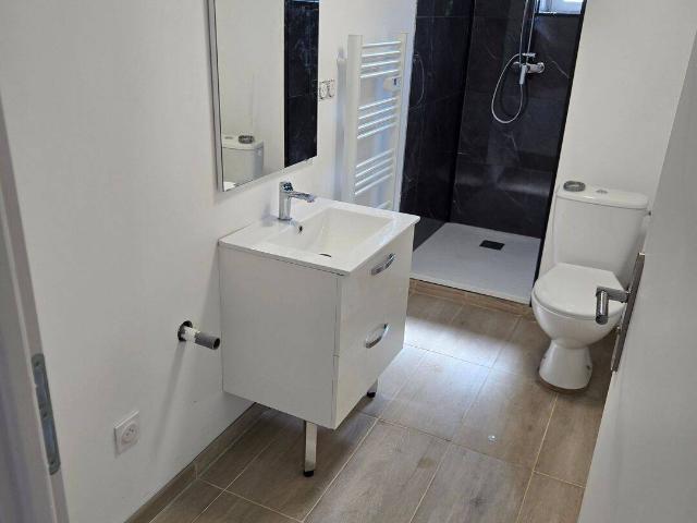 Appartement rénové 65 m² – 2 chambres et bureau – Cours la Ville
