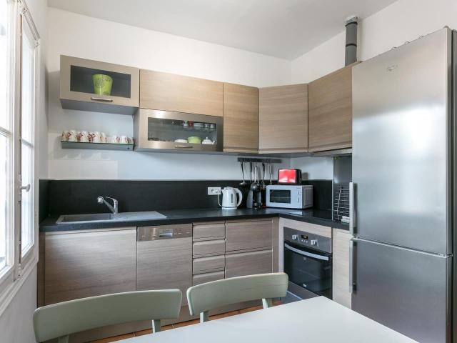 Centre ville, bel appartement lumineux, calme et traversant 82m² Pézenas