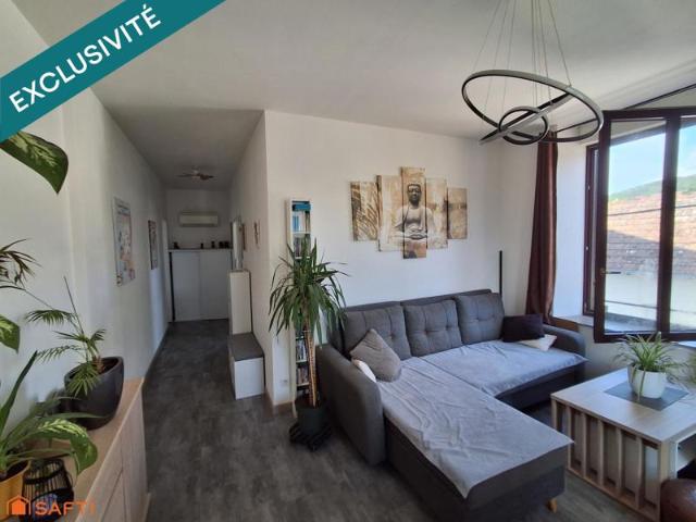 Appartement renove au 1er etage au calme dans une maison pierre au calme a la campagne