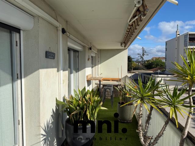 Appartement rénové avec terrasse de 20m2 Quartier Mar Vivo 58m² La Seyne sur Mer