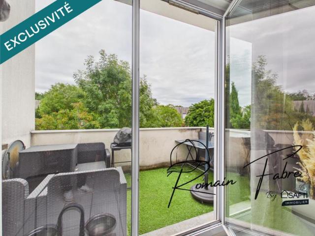 Appartement rénové avec balcon dans une résidence avec piscine au calme