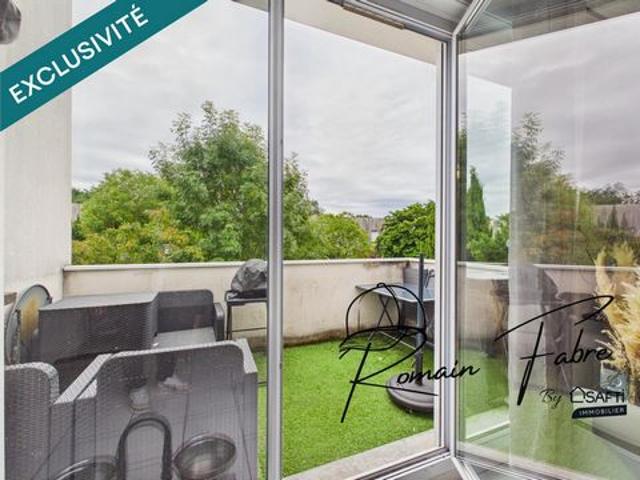 Appartement rénové avec balcon dans une résidence avec piscine au calme