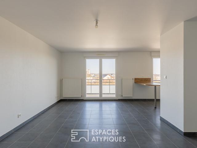 Appartement rénové avec balcon et vue dégagée
