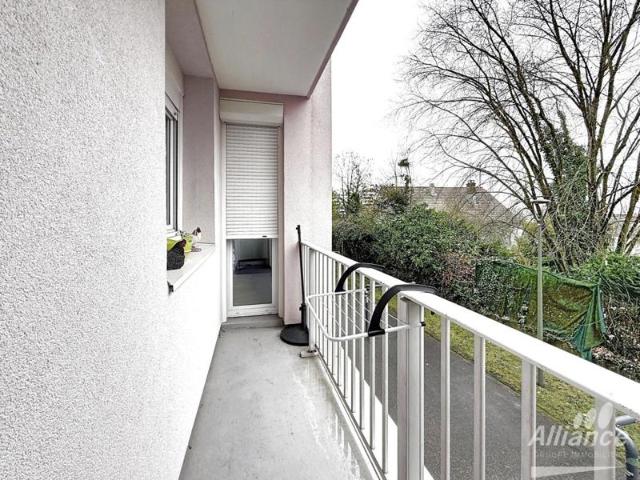 APPARTEMENT RENOVE AVEC BALCON VUE DEGAGEE GARAGE