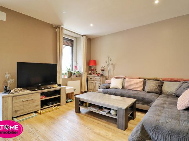 Appartement rénové avec extérieur RDC