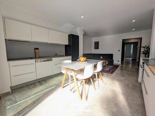 Appartement rénové avec jardin de 90 m² et piscine Bordeaux St Genes/St Nicolas T2 bis 60 m²
