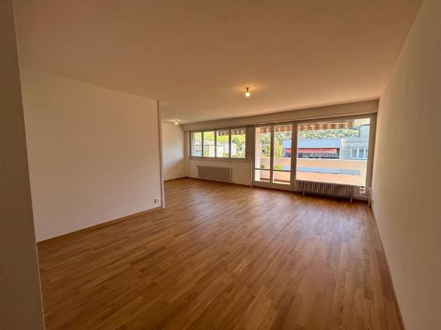 Appartement rénové de 3.5 pièces avec vue sur le lac, 6ème étage, env. 76 m2